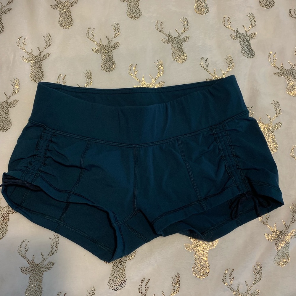 Lululemon shorts: Scrunched sides, Navy